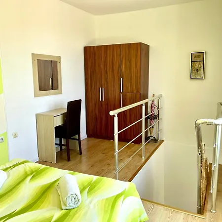 Apartment Budget Holiday First Sea Line Coast