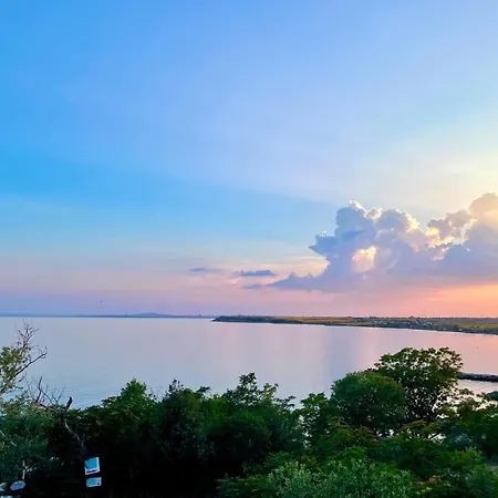 Europe Holiday Apartments First Sea Line Coast Апартаменты Поморие